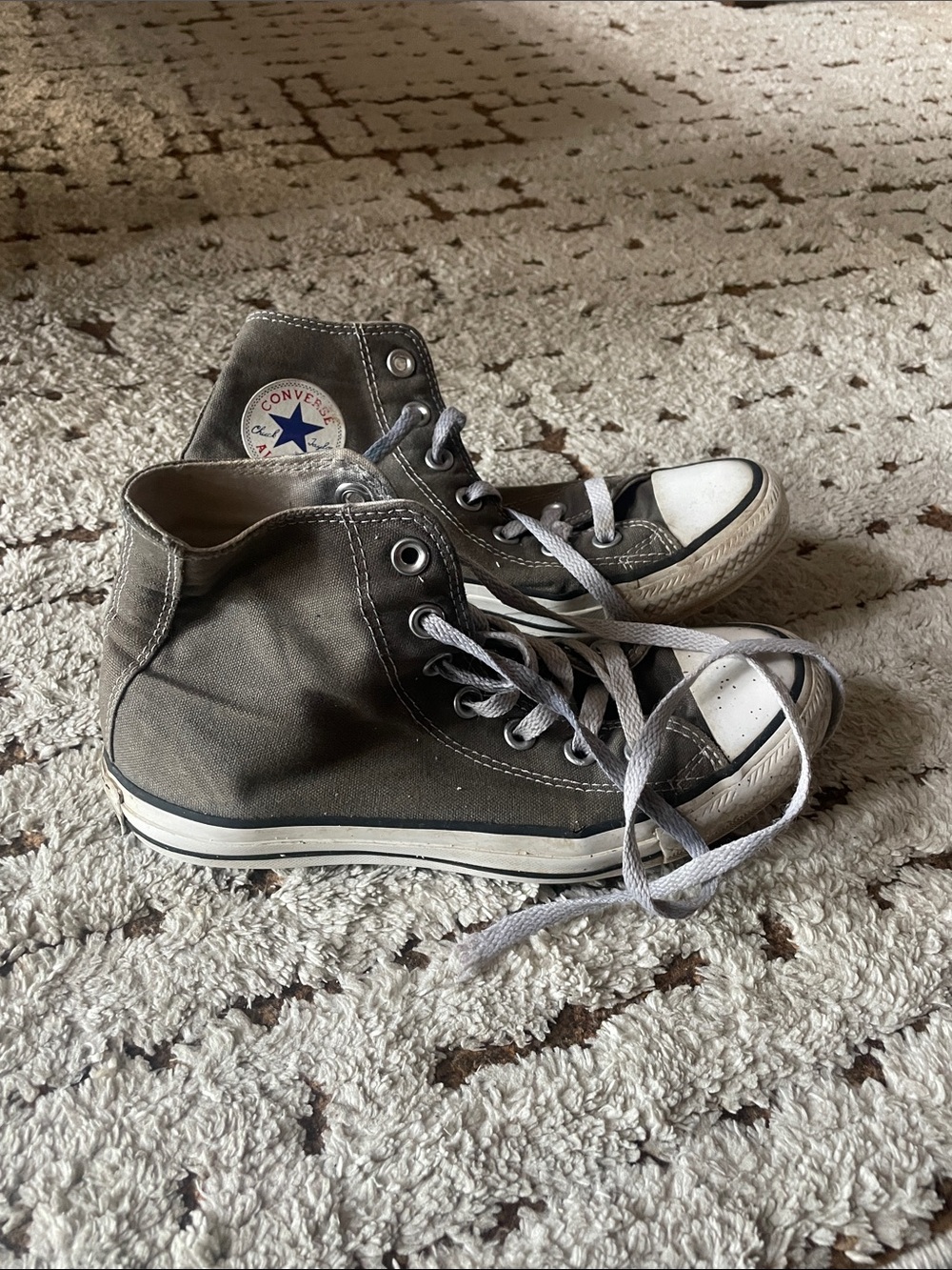Converse women’s size 6 Gray High-Top Chuck Taylor Sneakers